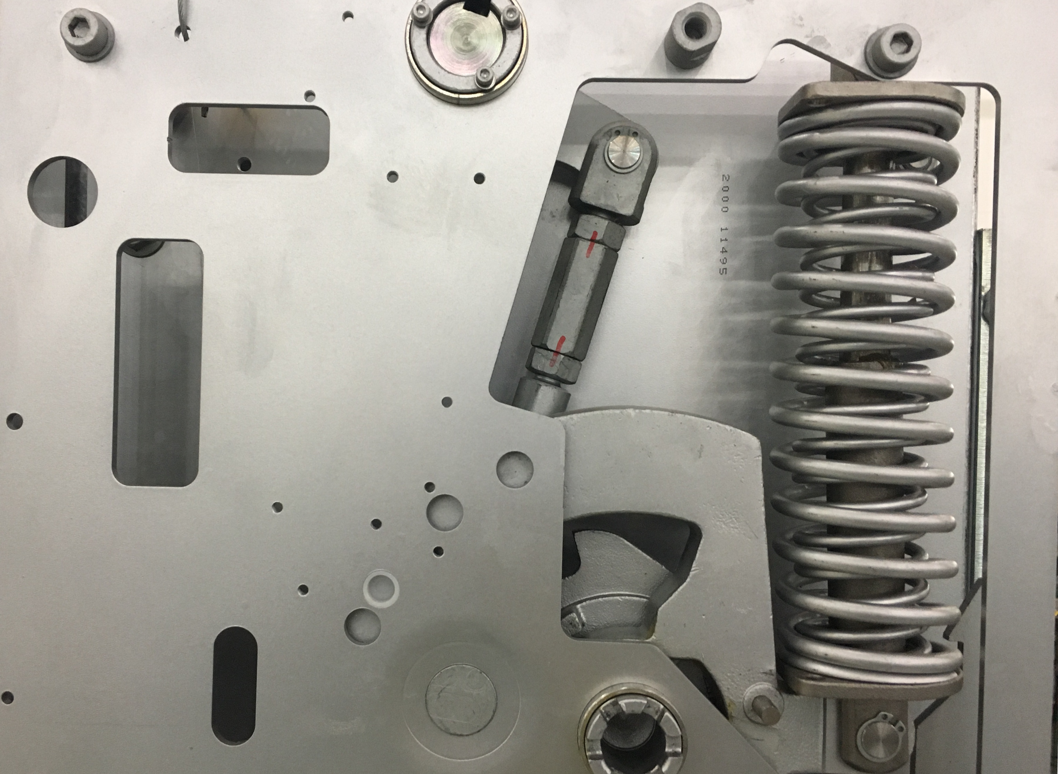 如何從根本上提高開關(guān)柜操作機(jī)構(gòu)的耐腐蝕性，請(qǐng)參見......