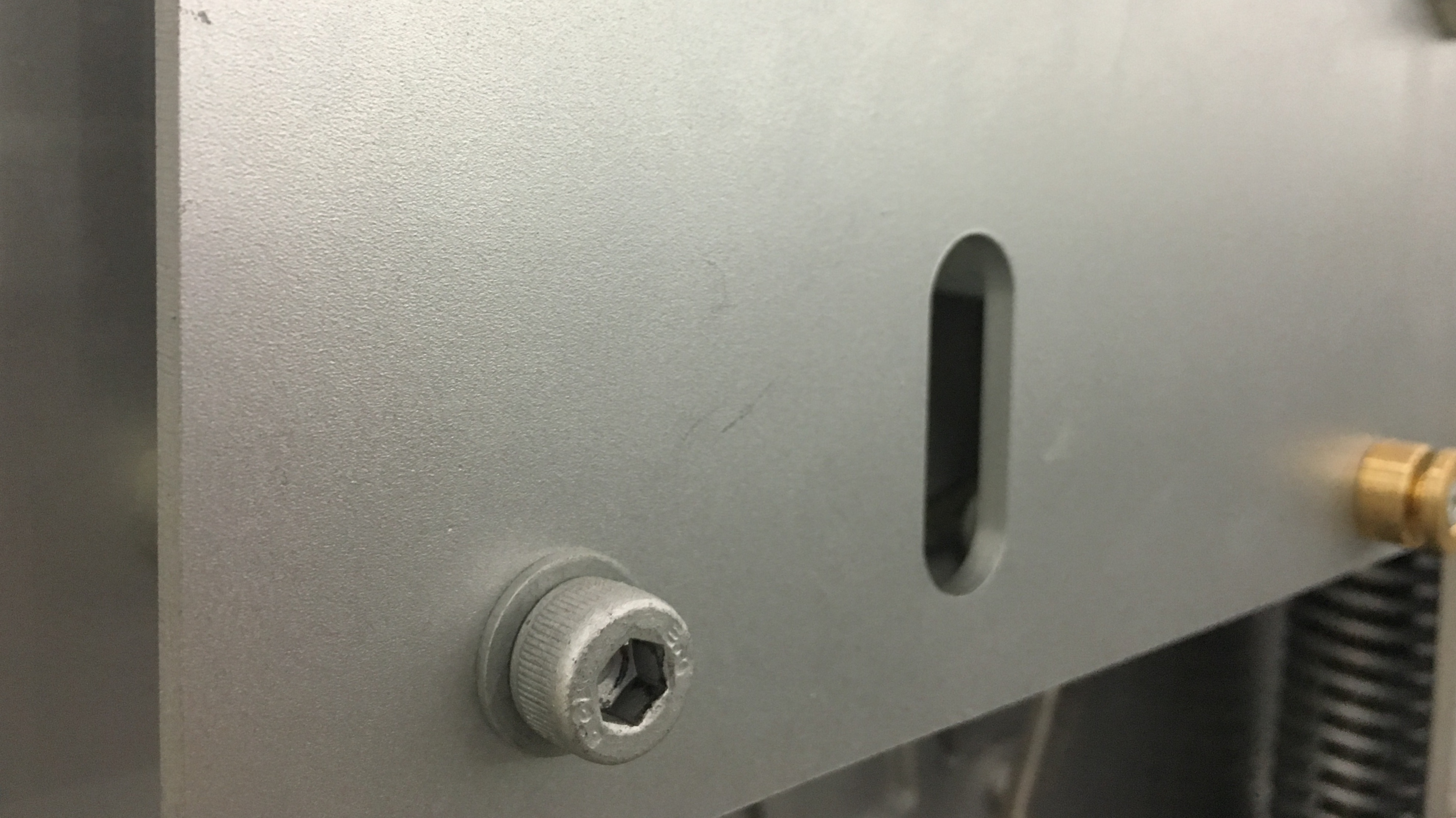 如何從根本上提高開關(guān)柜操作機(jī)構(gòu)的耐腐蝕性，請(qǐng)參見......