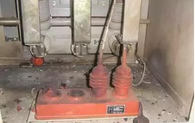 高壓開(kāi)關(guān)柜當(dāng)你長(zhǎng)時(shí)間處于潮濕環(huán)境中會(huì)發(fā)生什么？