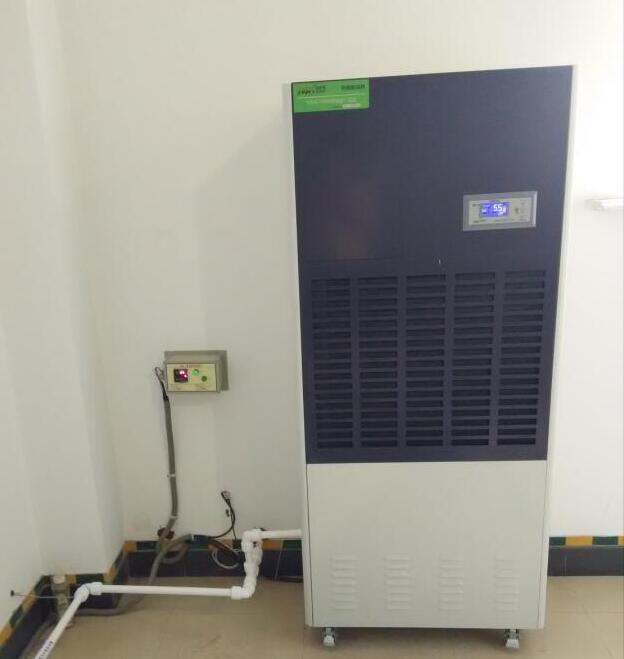 如何消除高壓室開關(guān)柜濕度的問題？