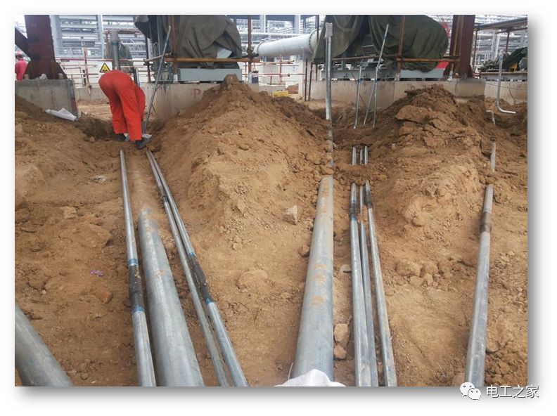 一條完成開關(guān)柜安裝，電纜橋架施工，電纜敷設(shè)及布線施工，照明配電箱施工