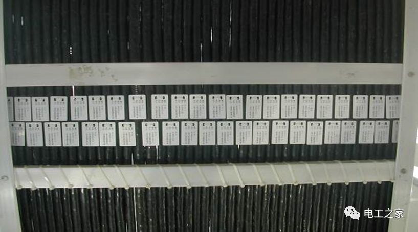 一條完成開關(guān)柜安裝，電纜橋架施工，電纜敷設(shè)及布線施工，照明配電箱施工