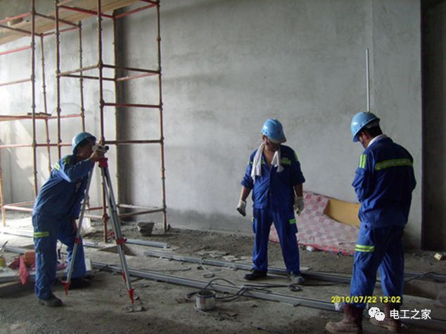 一條完成開關(guān)柜安裝，電纜橋架施工，電纜敷設(shè)及布線施工，照明配電箱施工