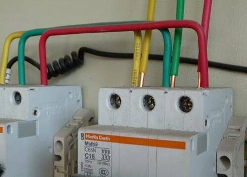 即使a 配電箱也不是一個(gè)真正的壞電工。