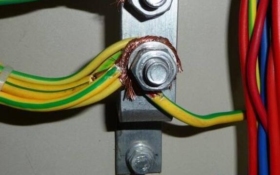 即使a 配電箱也不是一個(gè)真正的壞電工。