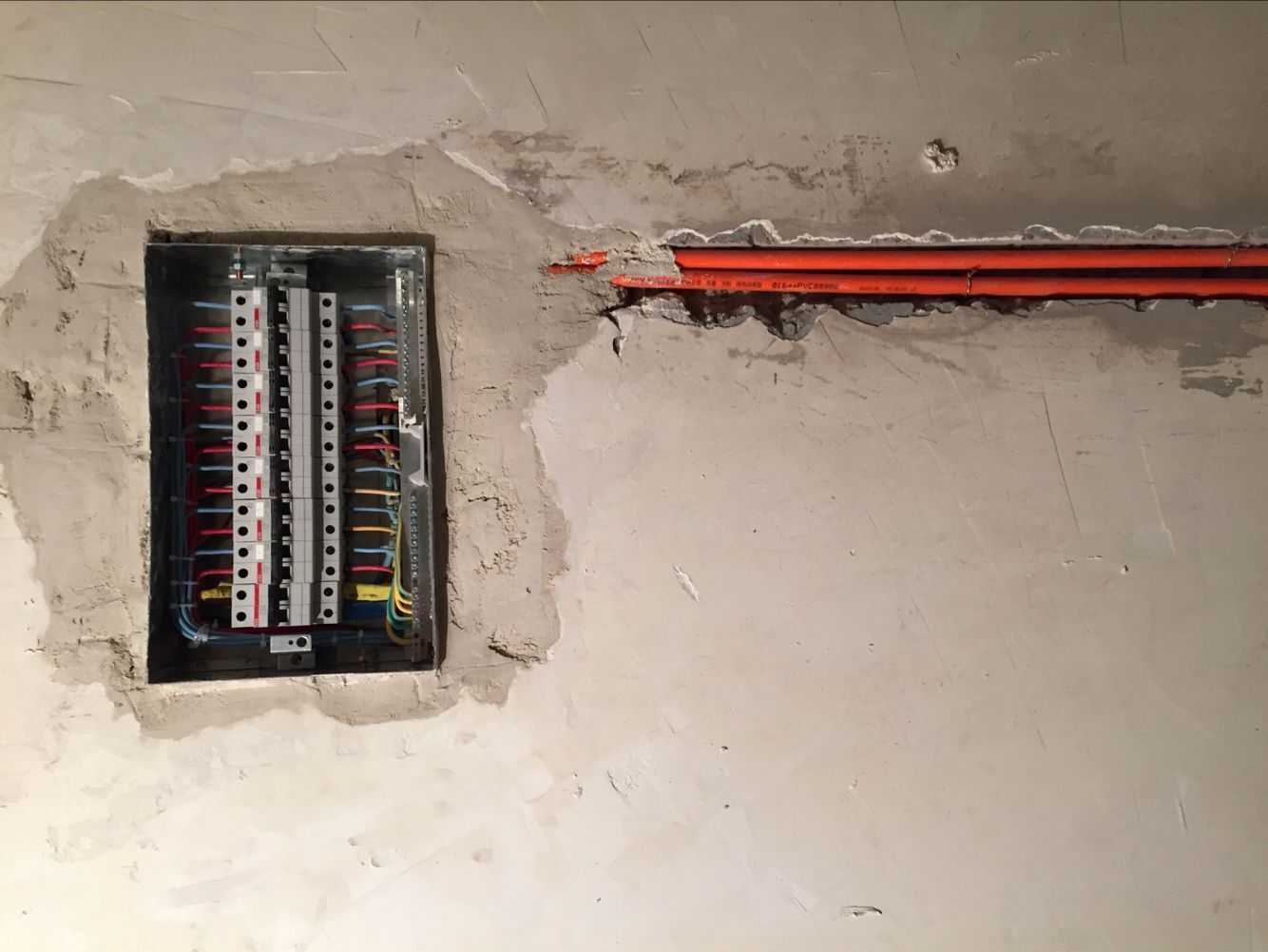 即使a 配電箱也不是一個(gè)真正的壞電工。