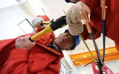 你認(rèn)為配電箱系統(tǒng)圖怎么樣？圖片中的符號(hào)是什么意思？