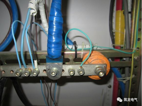 《建筑電氣工程施工質(zhì)量驗收規(guī)范》GB50303-2015 配電箱(機柜)安裝詳細(xì)說明！