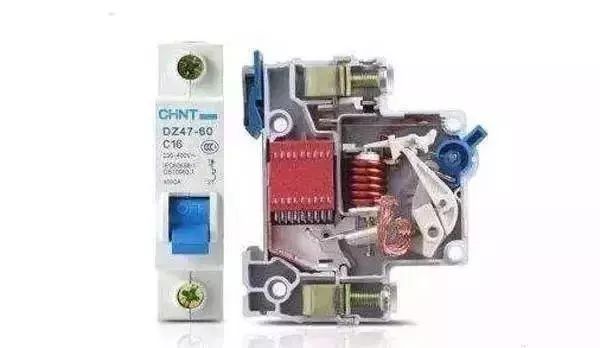 配電箱內(nèi)部結(jié)構(gòu)詳細(xì)分析，誰(shuí)看誰(shuí)懂，學(xué)不求人！