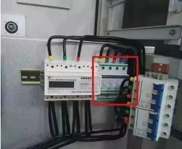 配電箱內(nèi)部結(jié)構(gòu)詳細(xì)分析，誰(shuí)看誰(shuí)懂，學(xué)不求人！