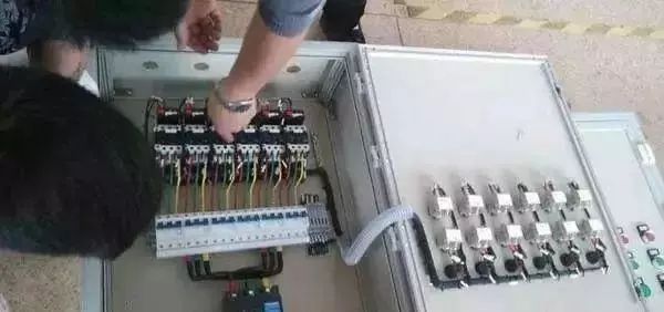 配電箱內(nèi)部結(jié)構(gòu)詳細(xì)分析，誰(shuí)看誰(shuí)懂，學(xué)不求人！
