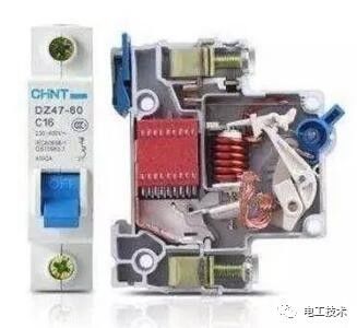 分析了配電箱的內(nèi)部結(jié)構(gòu)，誰能理解它？