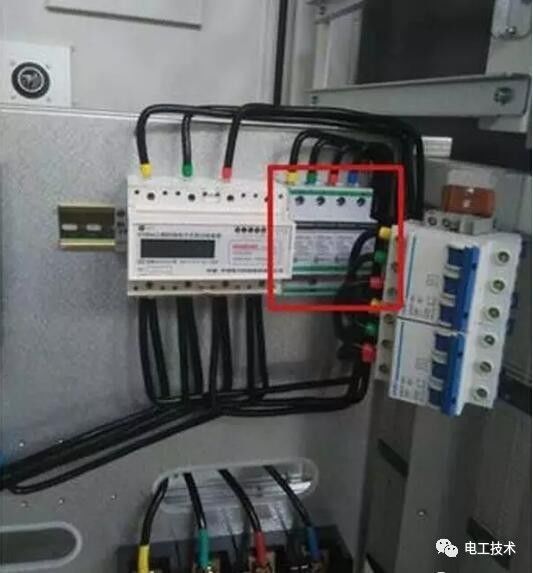 分析了配電箱的內(nèi)部結(jié)構(gòu)，誰能理解它？