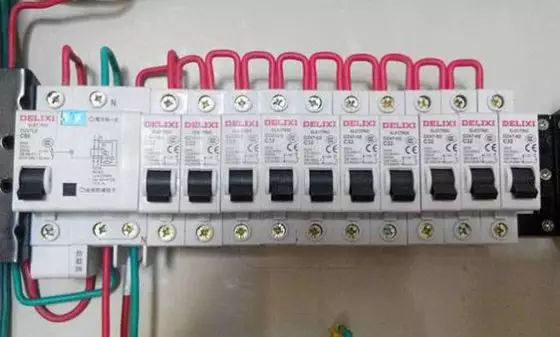 家庭配電箱分配如何合理？這種裝置確保你的家在50年內(nèi)不會(huì)被絆倒。