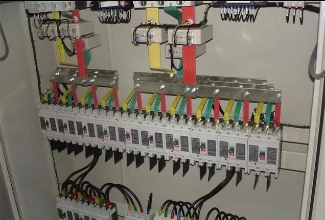 配電箱標準、接線方法、安裝方法和分類等。被詳細描述并且一次清楚。