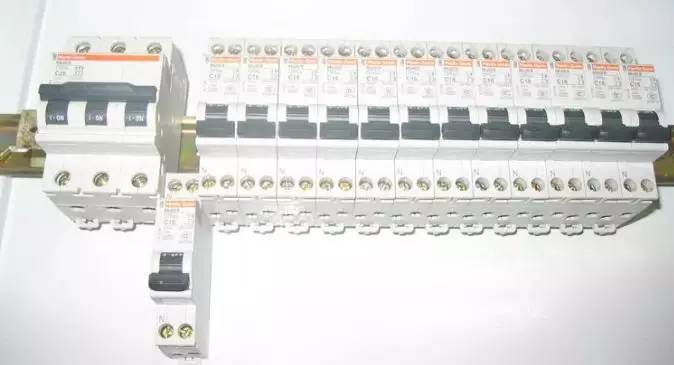 中國(guó)電力網(wǎng):圖文并茂教你如何做好配電箱內(nèi)部布線(xiàn)