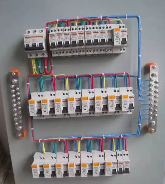 中國(guó)電力網(wǎng):圖文并茂教你如何做好配電箱內(nèi)部布線(xiàn)