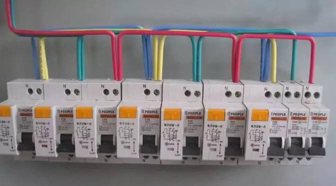 中國(guó)電力網(wǎng):圖文并茂教你如何做好配電箱內(nèi)部布線(xiàn)