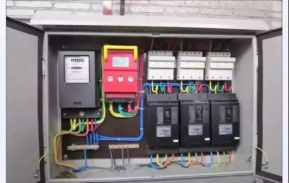 配電柜安裝禁忌:一個錯誤往往會導(dǎo)致無盡的麻煩。